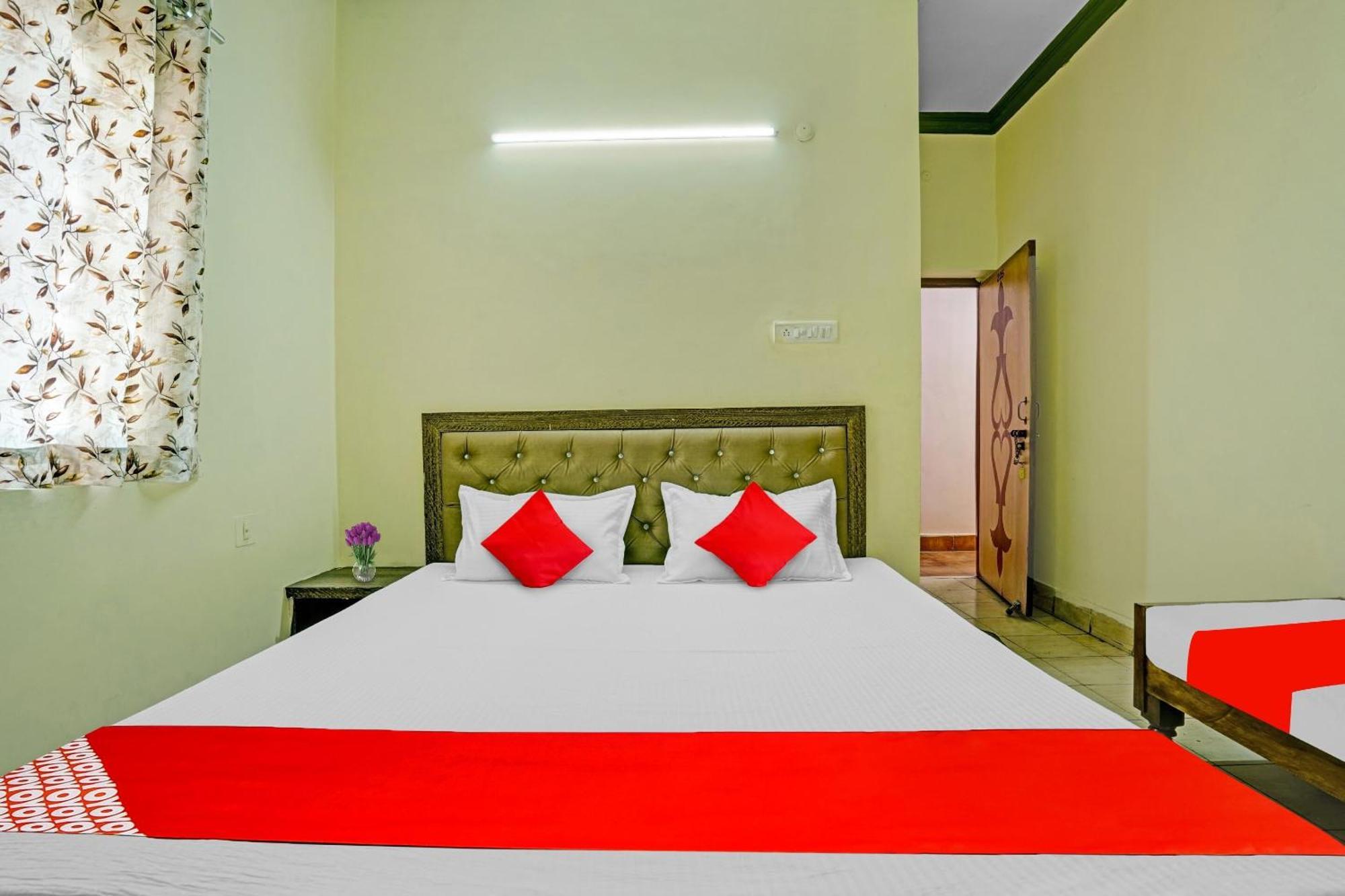 Hotel O B N Palace Rāipur Kültér fotó