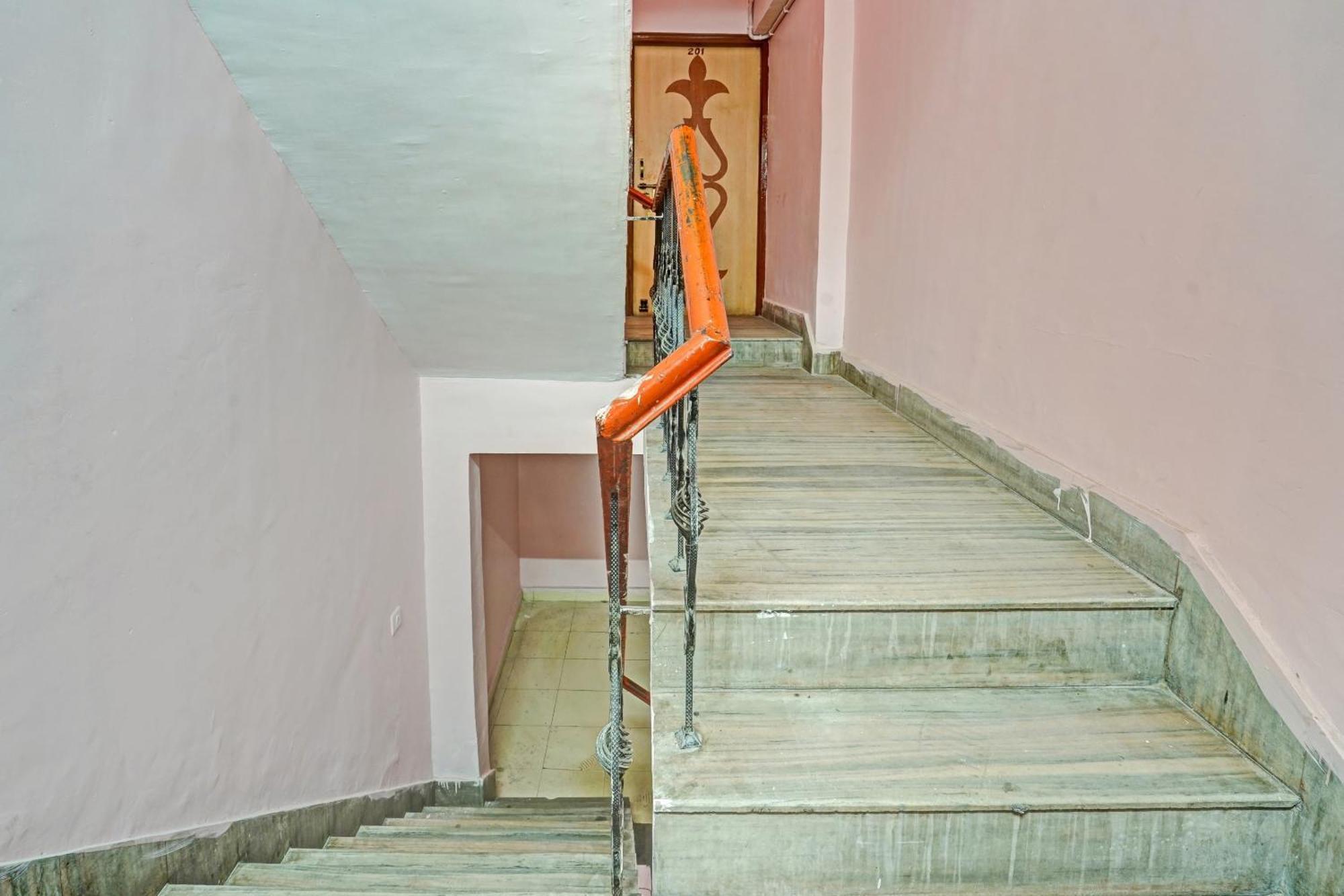 Hotel O B N Palace Rāipur Kültér fotó
