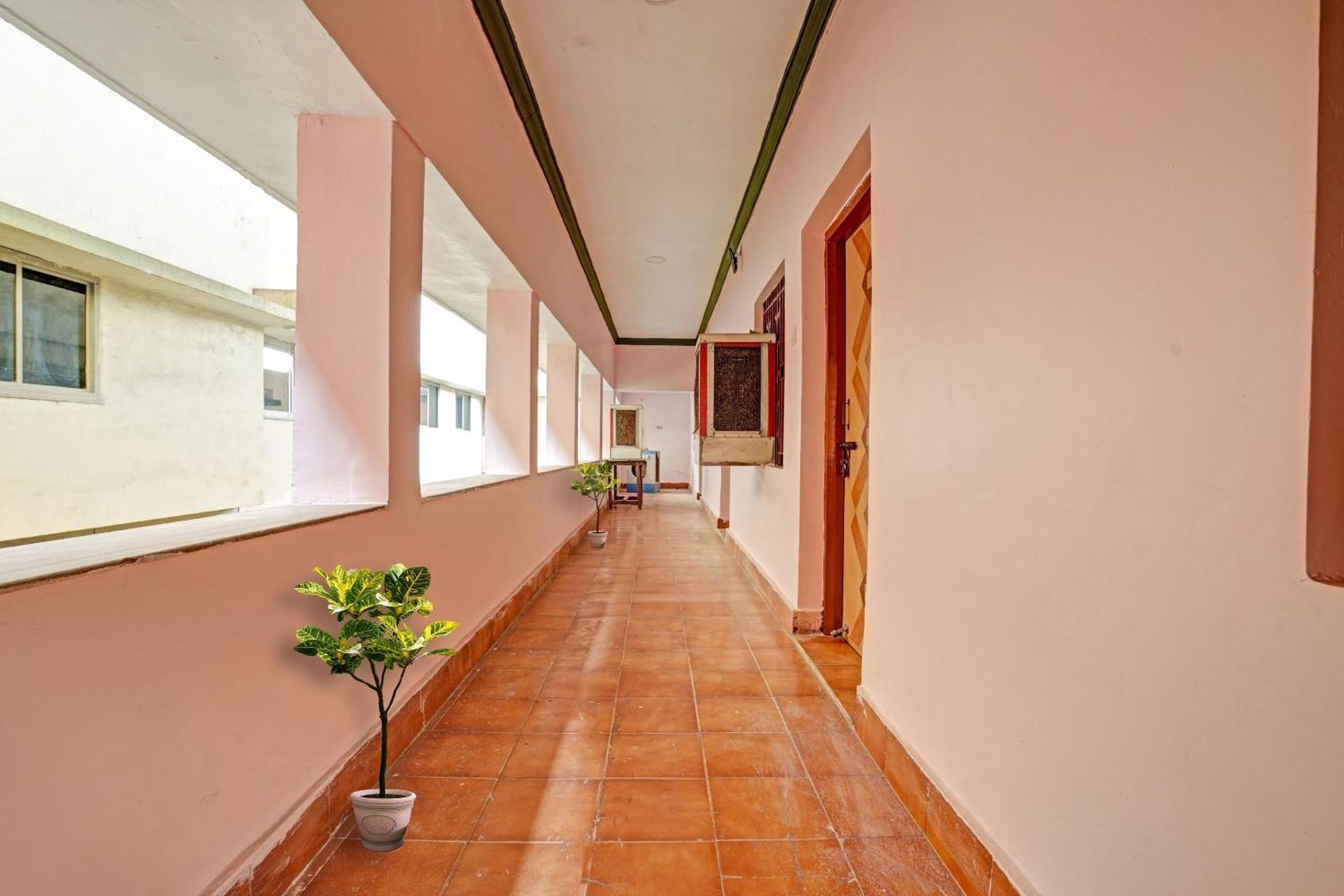 Hotel O B N Palace Rāipur Kültér fotó